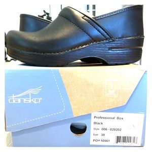 NWB! Dansko Professional in black size 38
